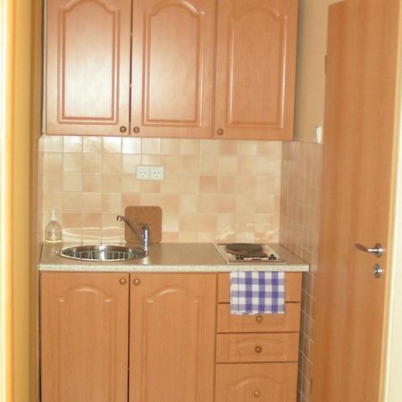Kucko Panzio Gyor Apartment Exterior photo